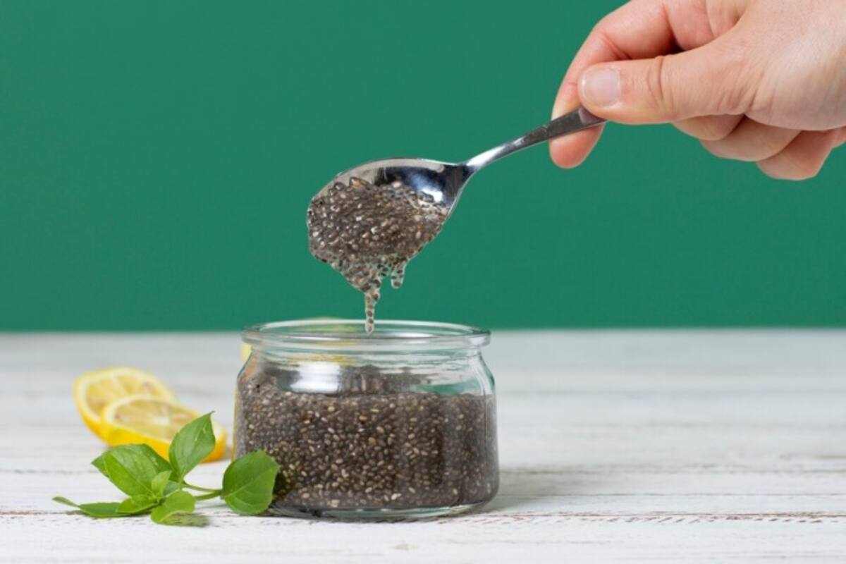 دانه چیا خیس خورده
