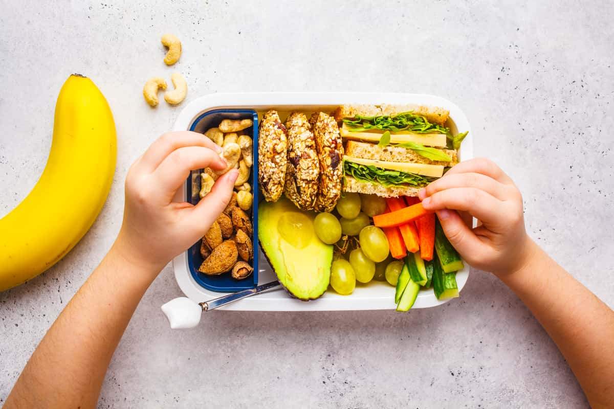 خستگی ذهن به دلیل گرسنگی کودکان