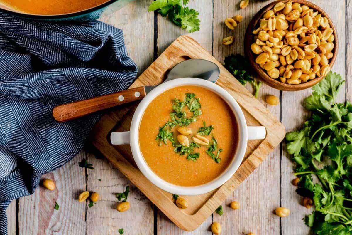 ارزش غذایی بادام زمینی برای زنان 