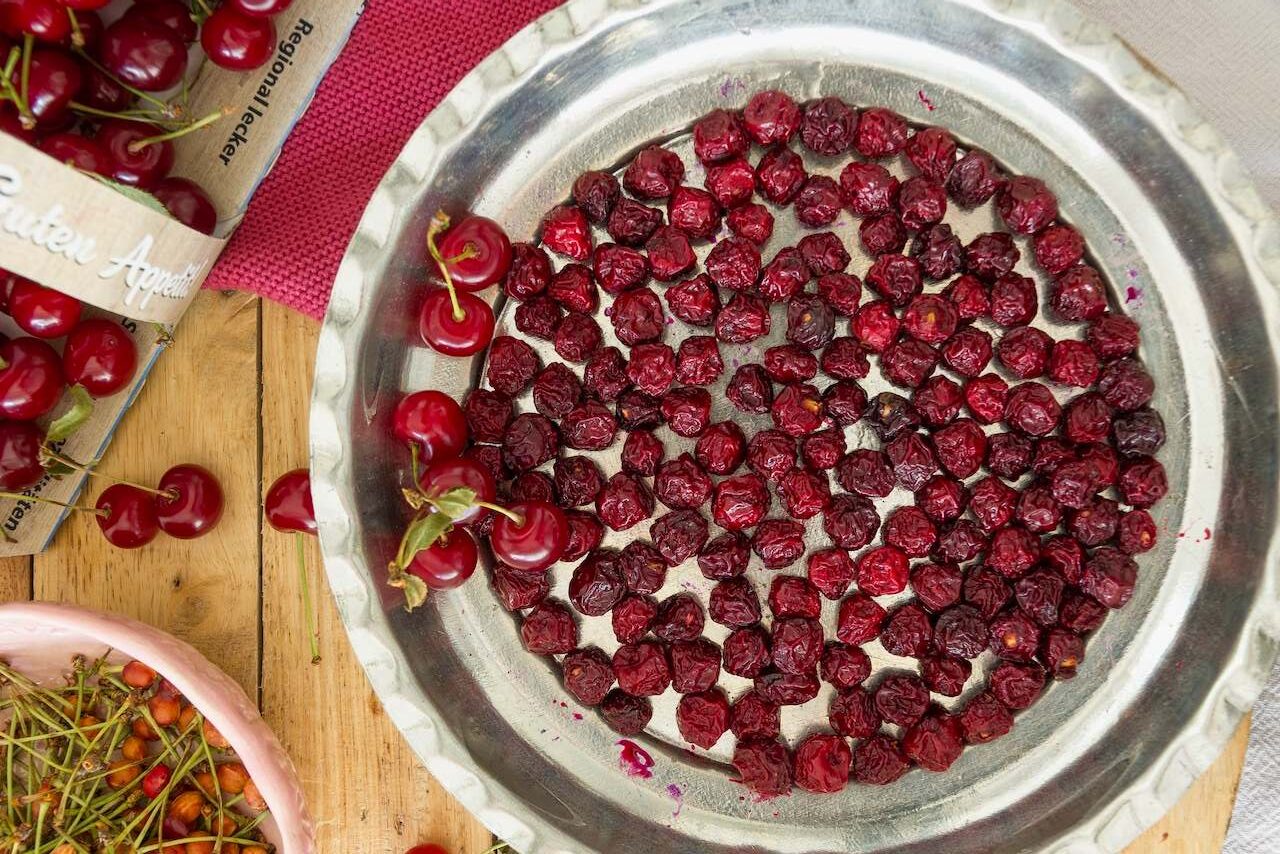 آلبالو خشک برای پوست