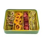 جعبه هدیه میوه رنگی زمینه سفید از پهلو فام لند وب