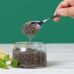طریقه مصرف دانه چیا با آب جوش؛ کامل‌ترین راهنمای کاربردی