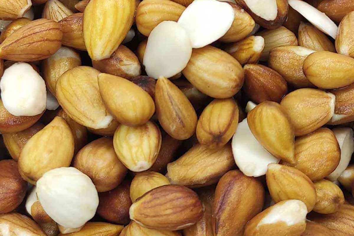 تاثیر بادام بر رشد مو