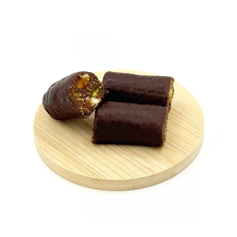 شوکولیل فام لند زمینه سفید روبه‌رو