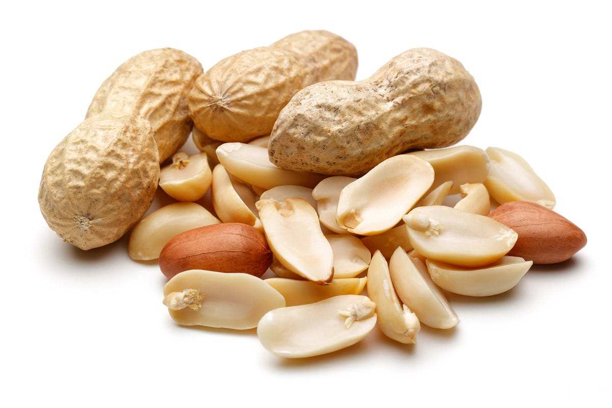 مصرف بادام زمینی برای انواع پوست