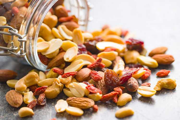 بهترین آجیل برای ورزشکاران