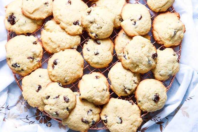 طرز تهیه شیرینی کشمشی خانگی