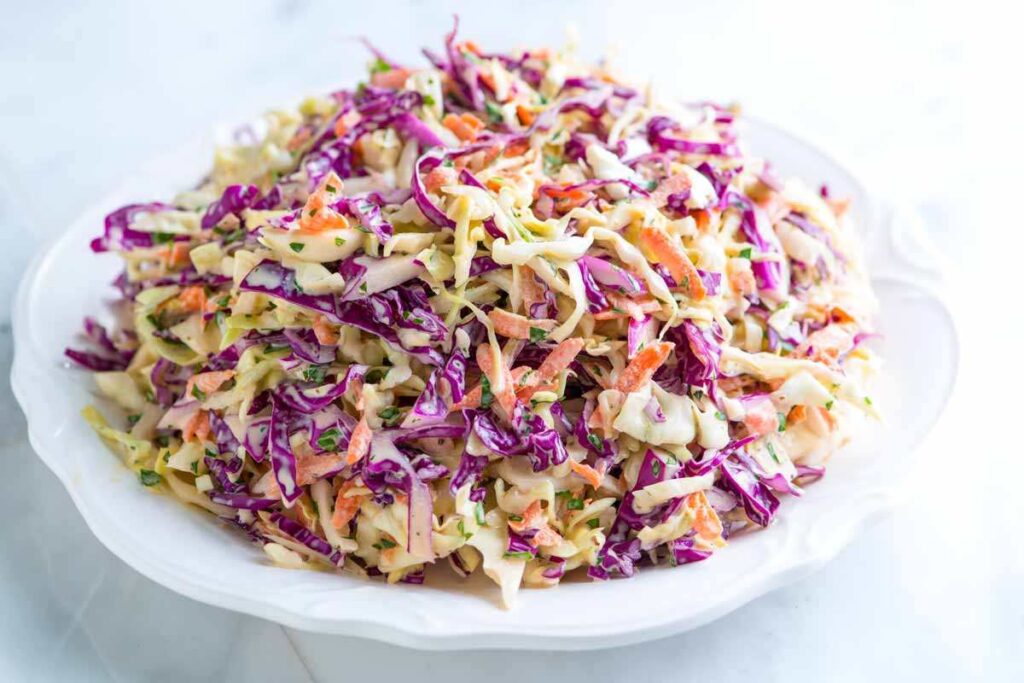 طرز تهیه سالاد کلم و گردو