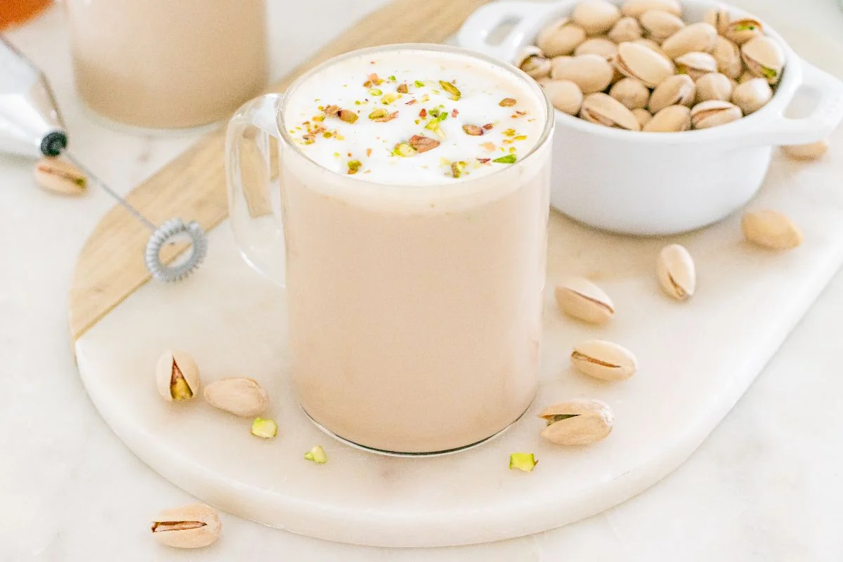 طرز تهیه شیر پسته
